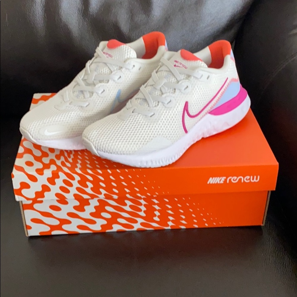Women’s Nike Renew